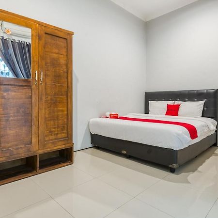 מלון Reddoorz Near Surabaya Zoo מראה חיצוני תמונה