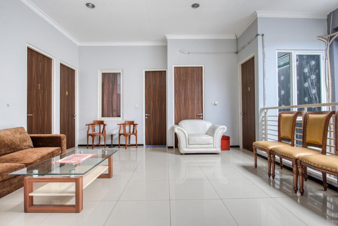 מלון Reddoorz Near Surabaya Zoo מראה חיצוני תמונה