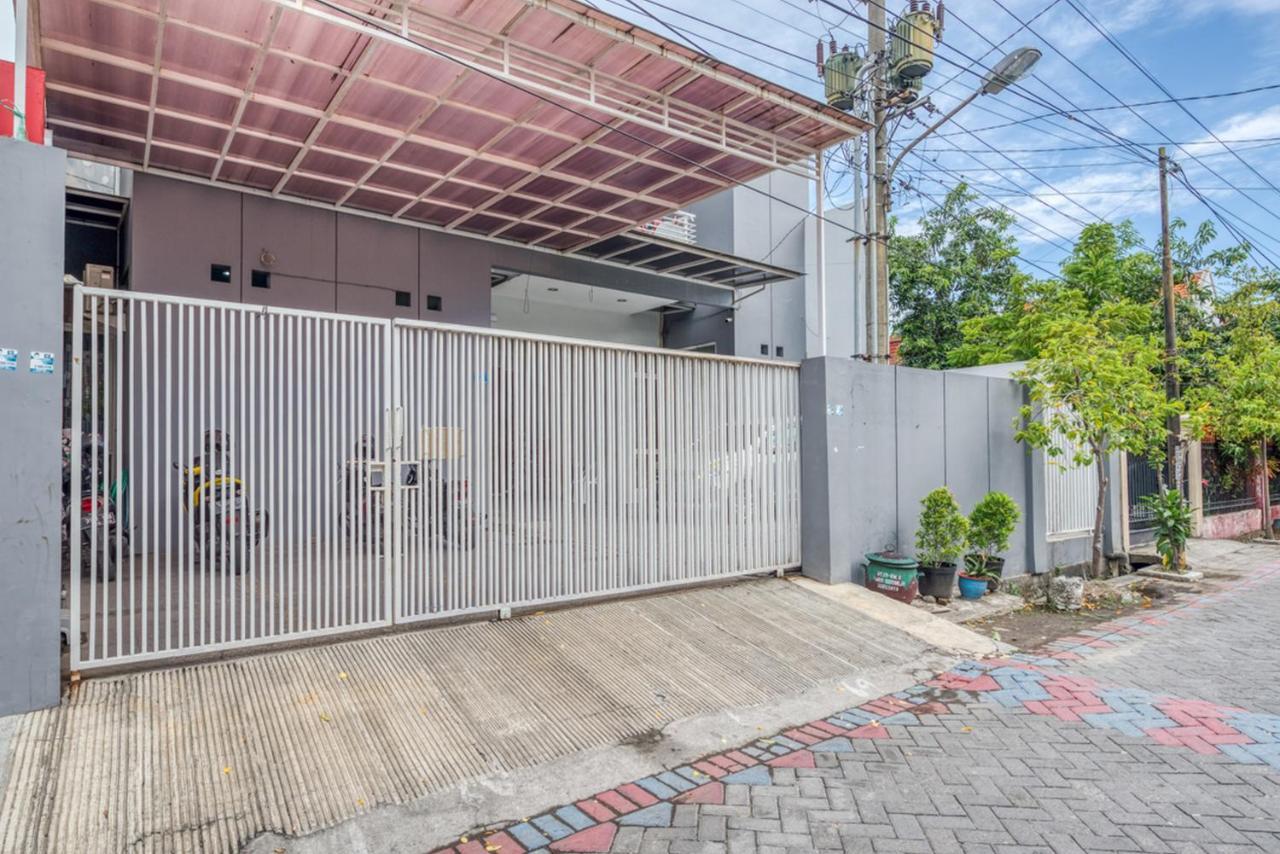 מלון Reddoorz Near Surabaya Zoo מראה חיצוני תמונה