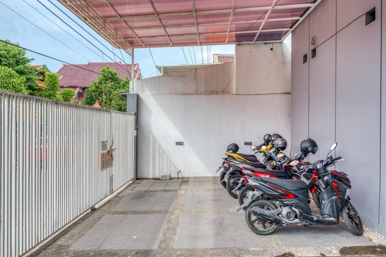 מלון Reddoorz Near Surabaya Zoo מראה חיצוני תמונה